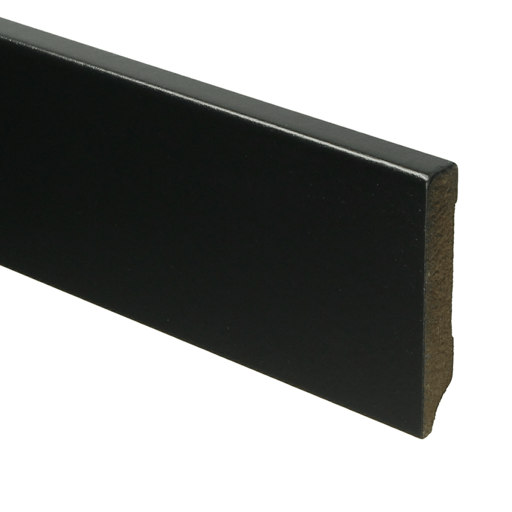 936 MDF Moderne plint 70x12 voorgelakt RAL 9005