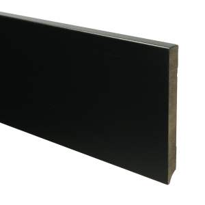 943 MDF Moderne plint 150x15 voorgelakt RAL 9005
